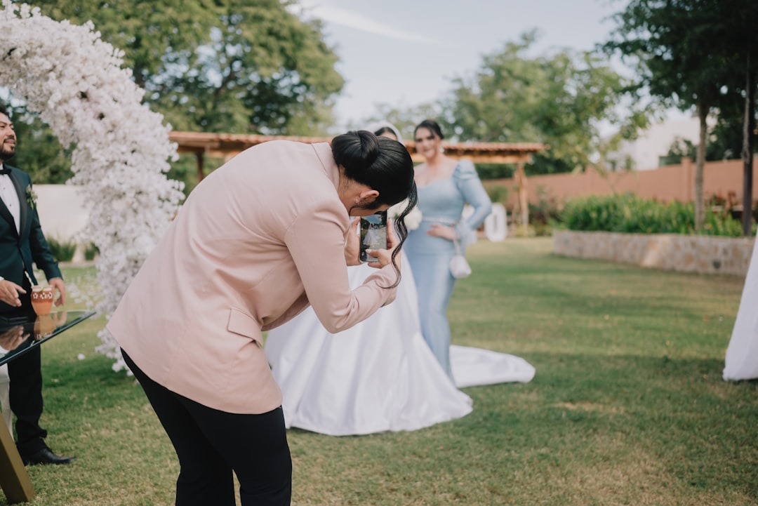 Stylowe ubranie na wesele: jak się ubrać jako gość